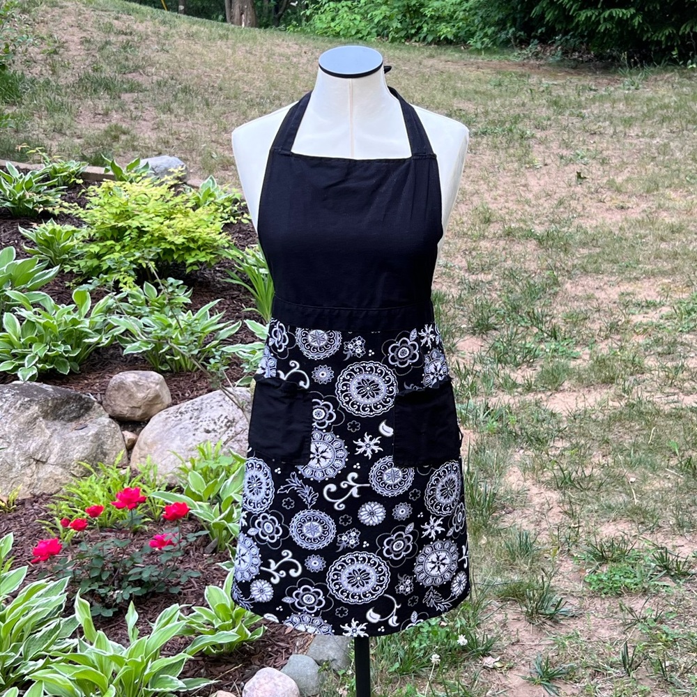 Thirty-One Black Cotton Mandala Print Kitchen Apron Women’s One Size